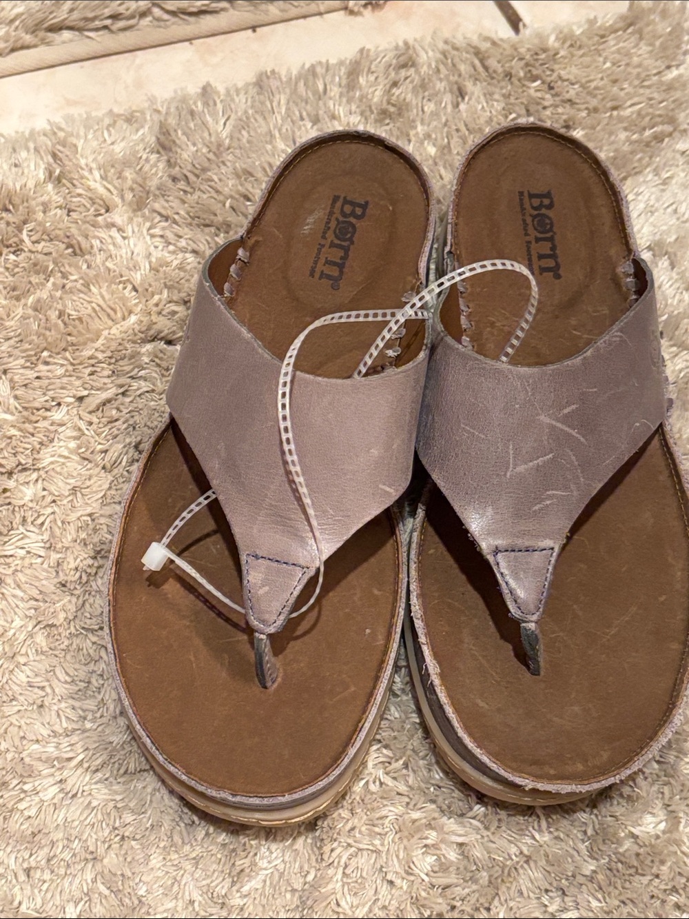 NWT Born Beige Suede Thong Sandals 8 38-39